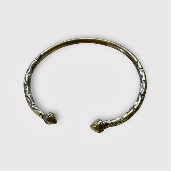 Vintage West Indian Cone Pointed Ends
Notches Etched Design Bangle Bracelet - Picture 2 of 2